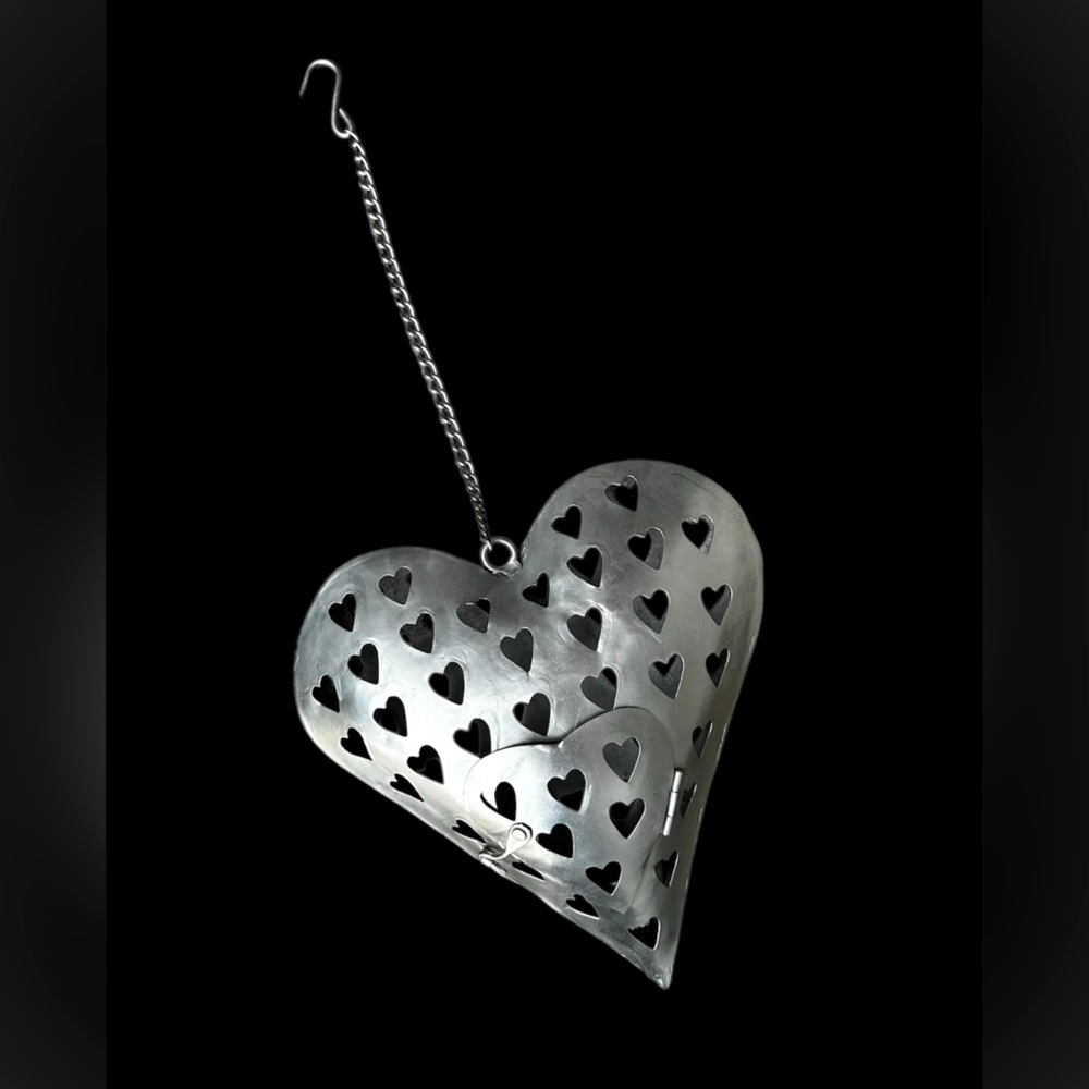 💝 9” Silver Puffed Heart Metal Hanging Decor with Door